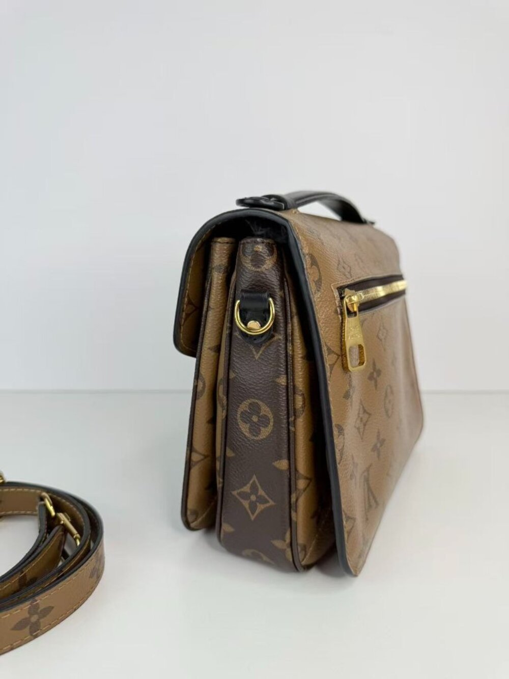 Louis Vuitton Pochette Métis MM Monogram Reverse Canvas Crossbody Shoulder Bag - Picture 5 of 13